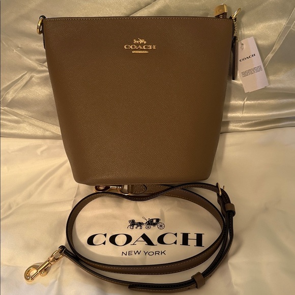 🤎Coach NWT Dark Sand Stone Logan Duffle Bag with Crossbody Strap &Gold Hardware - Picture 4 of 9